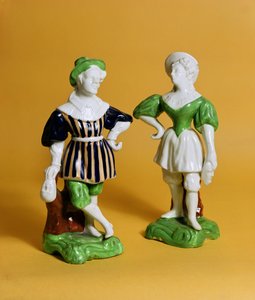 Rockingham-figurer fra Commedia dellArte i kostyme fra 1500-tallet, ca. 1830 (porselen)